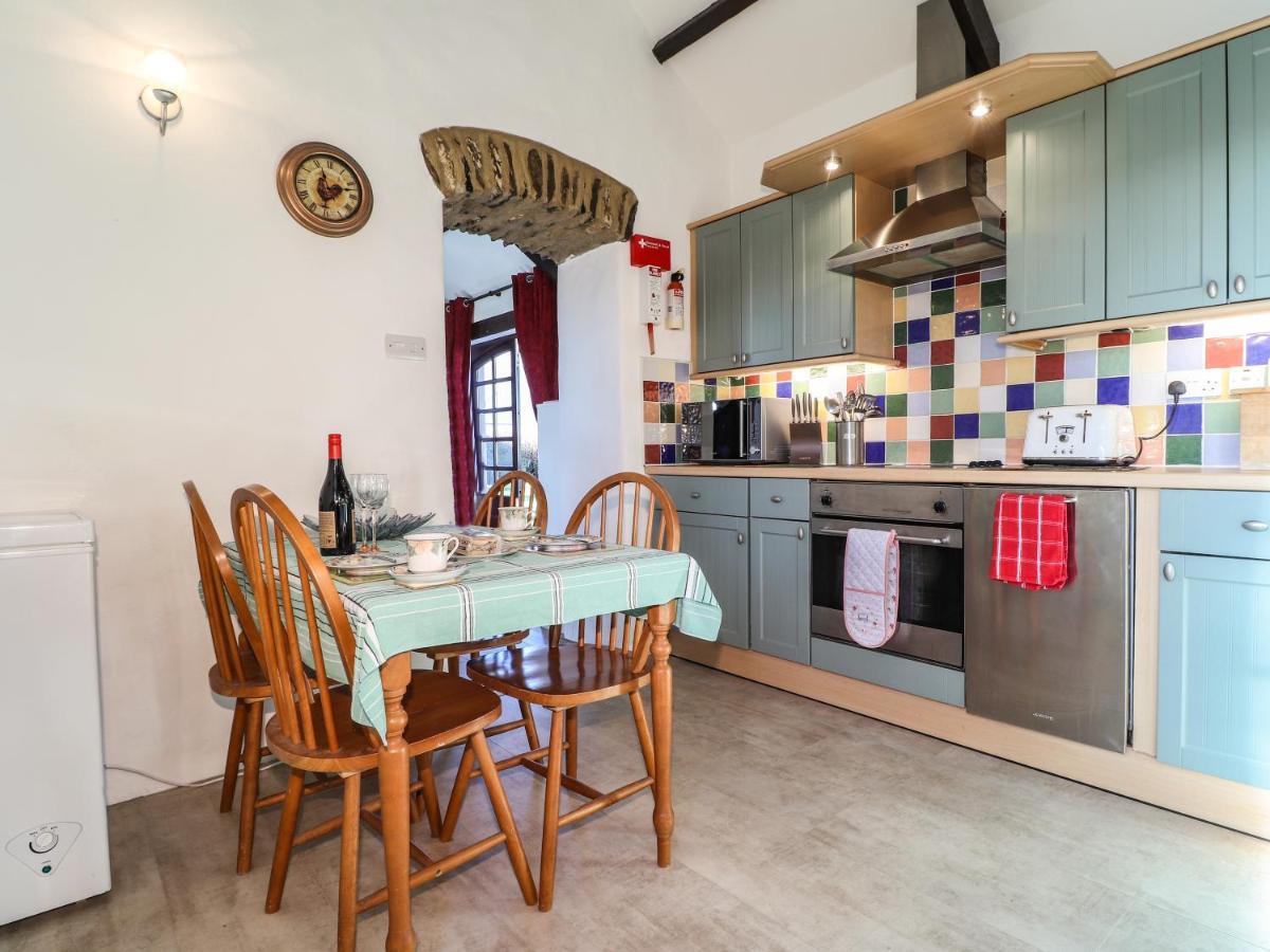 Y Stabl Villa Fishguard Exteriör bild