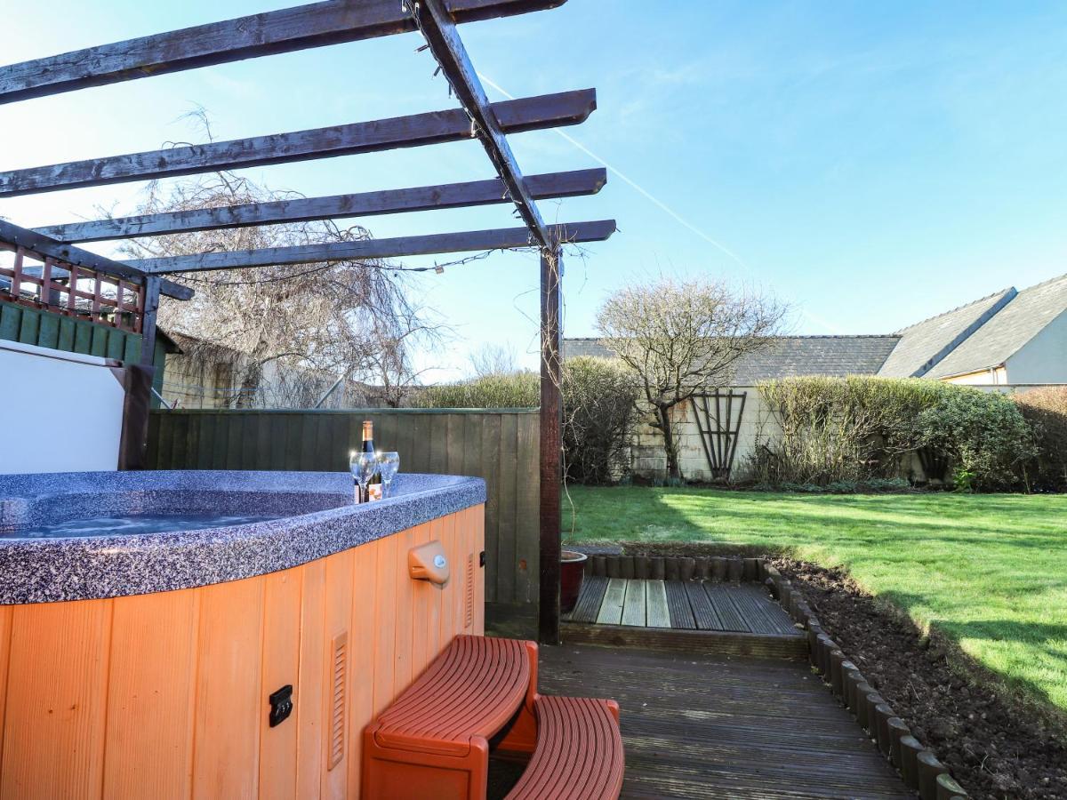 Y Stabl Villa Fishguard Exteriör bild
